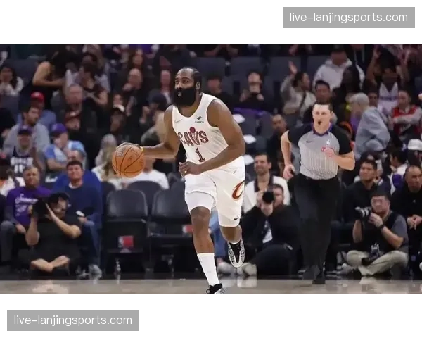 骑士战术体系围绕哈登米切尔构建 挡拆配合效率显著提升